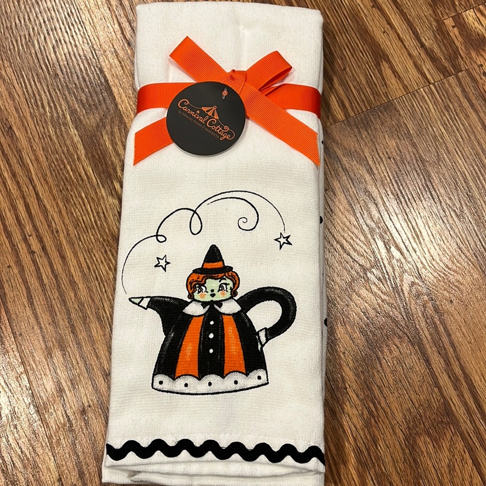 NWT Johanna Parker kitchen towels
